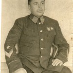Фотопортрет гвардии-лейтенанта, командующего 43 Армией Белобородова Афанасия Павлантьевича.Надпись на обороте фото На память другу и соратнику Кондратенко Д. С.