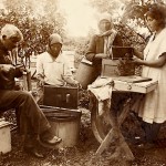 Семья Мельниковых за работой. х. Керчик-Савров 1950 г.